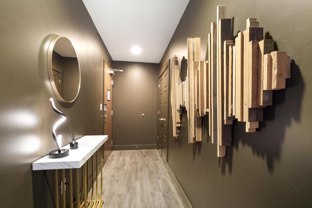 Luxury 2-Bedroom Condo Steps Away From The French Quarter نيو أورلينز المظهر الخارجي الصورة