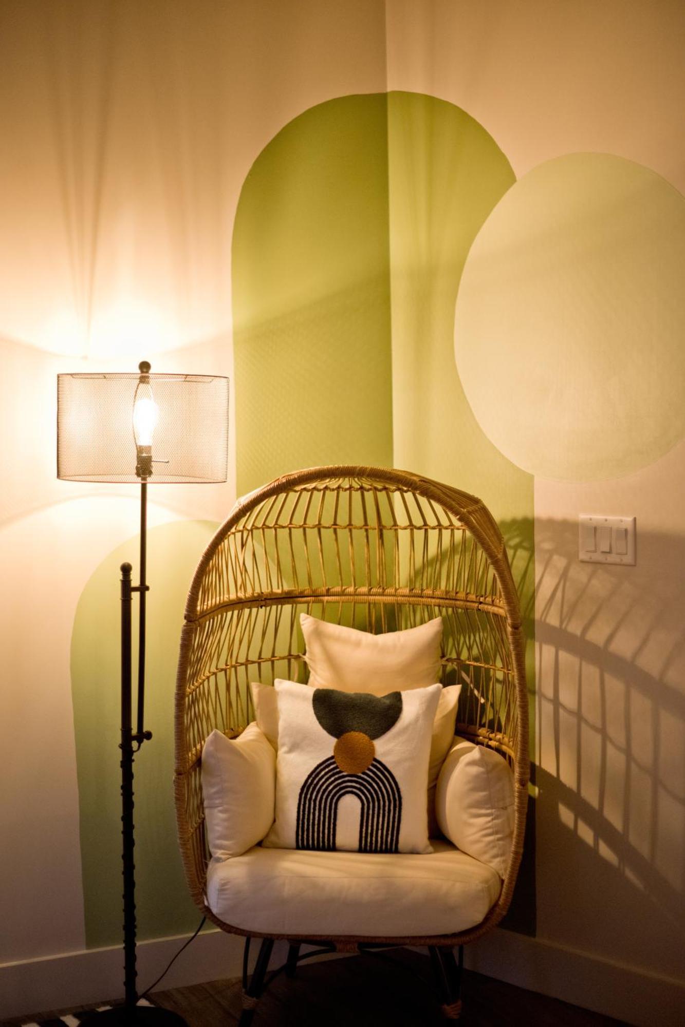 Luxury 2-Bedroom Condo Steps Away From The French Quarter نيو أورلينز المظهر الخارجي الصورة