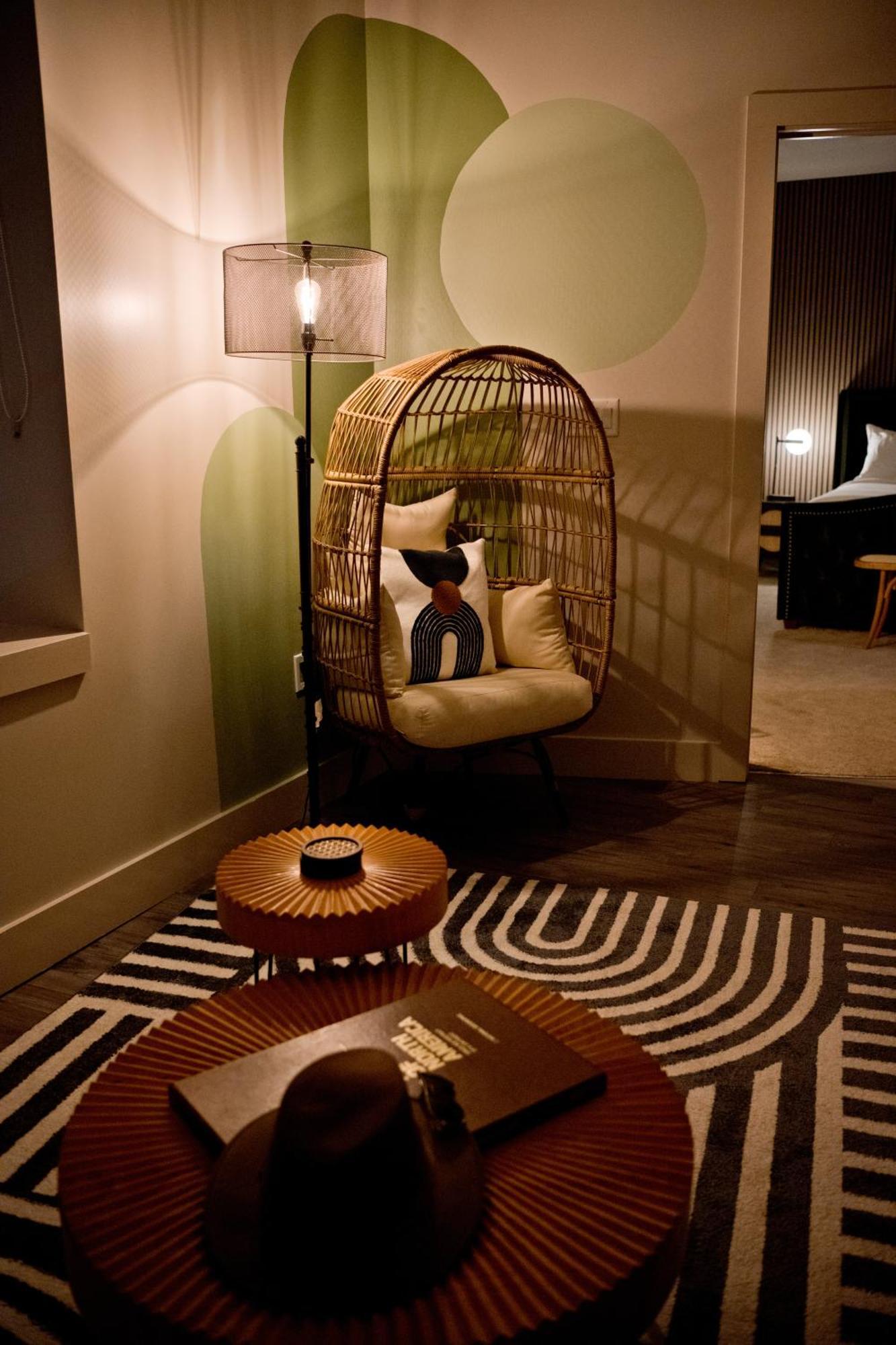 Luxury 2-Bedroom Condo Steps Away From The French Quarter نيو أورلينز المظهر الخارجي الصورة