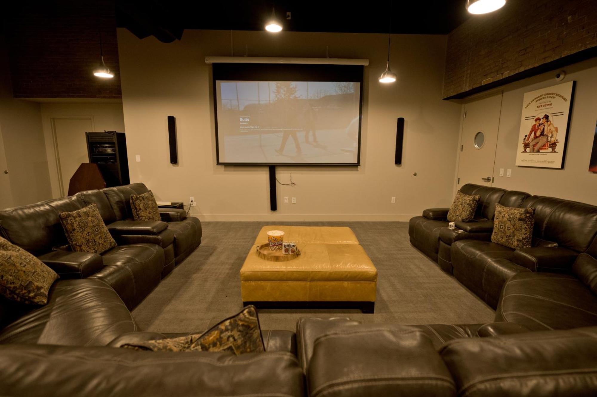 Luxury 2-Bedroom Condo Steps Away From The French Quarter نيو أورلينز المظهر الخارجي الصورة