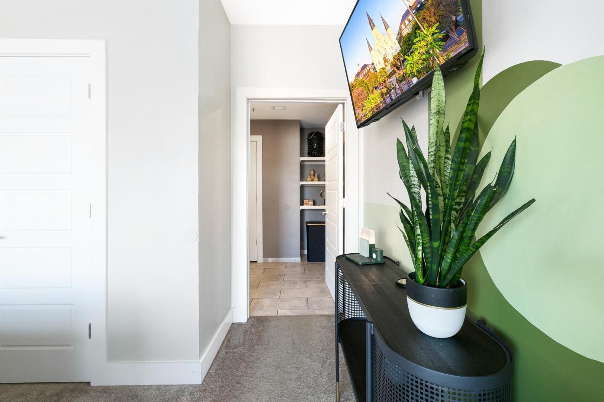 Luxury 2-Bedroom Condo Steps Away From The French Quarter نيو أورلينز المظهر الخارجي الصورة