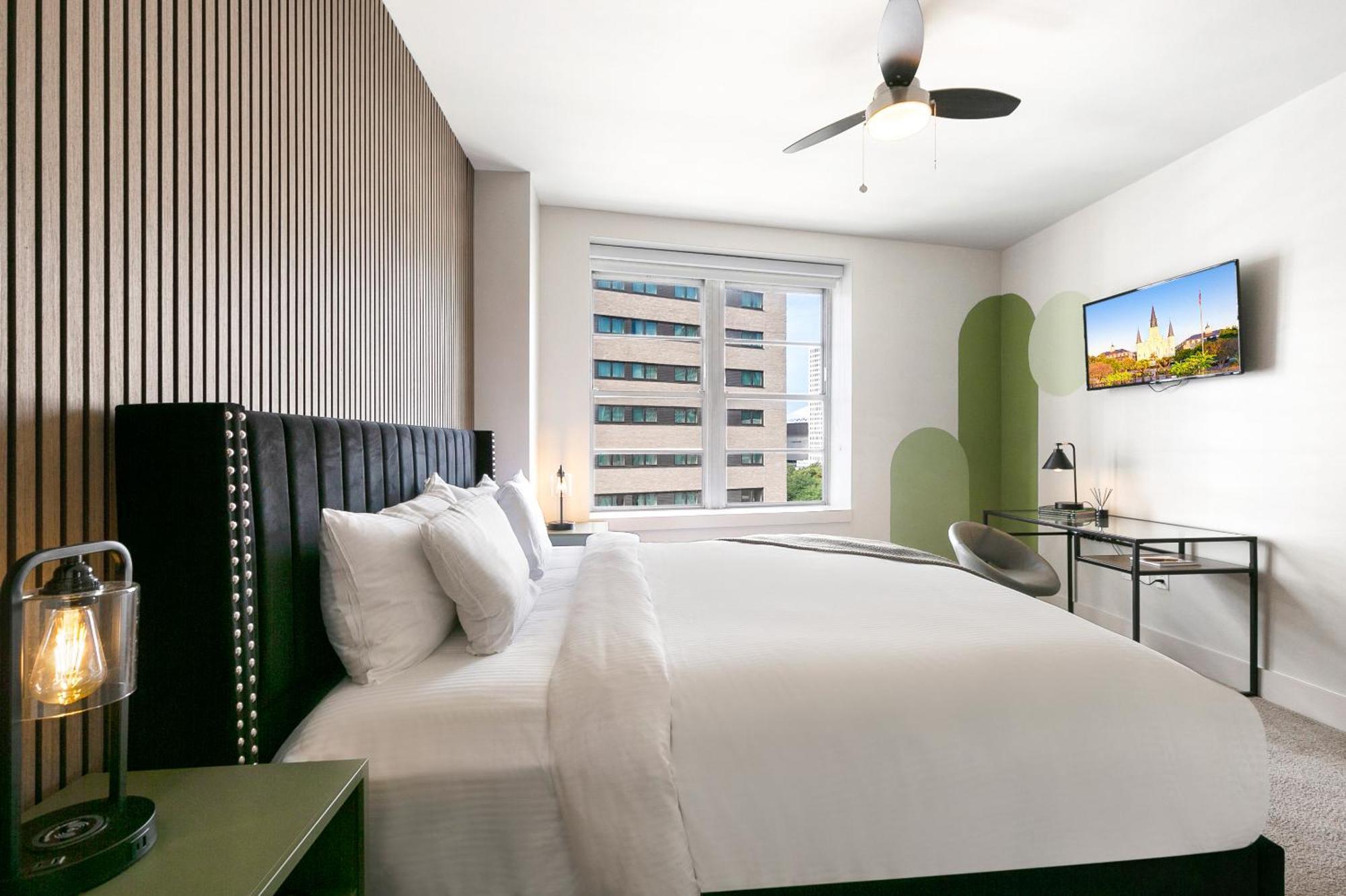 Luxury 2-Bedroom Condo Steps Away From The French Quarter نيو أورلينز المظهر الخارجي الصورة