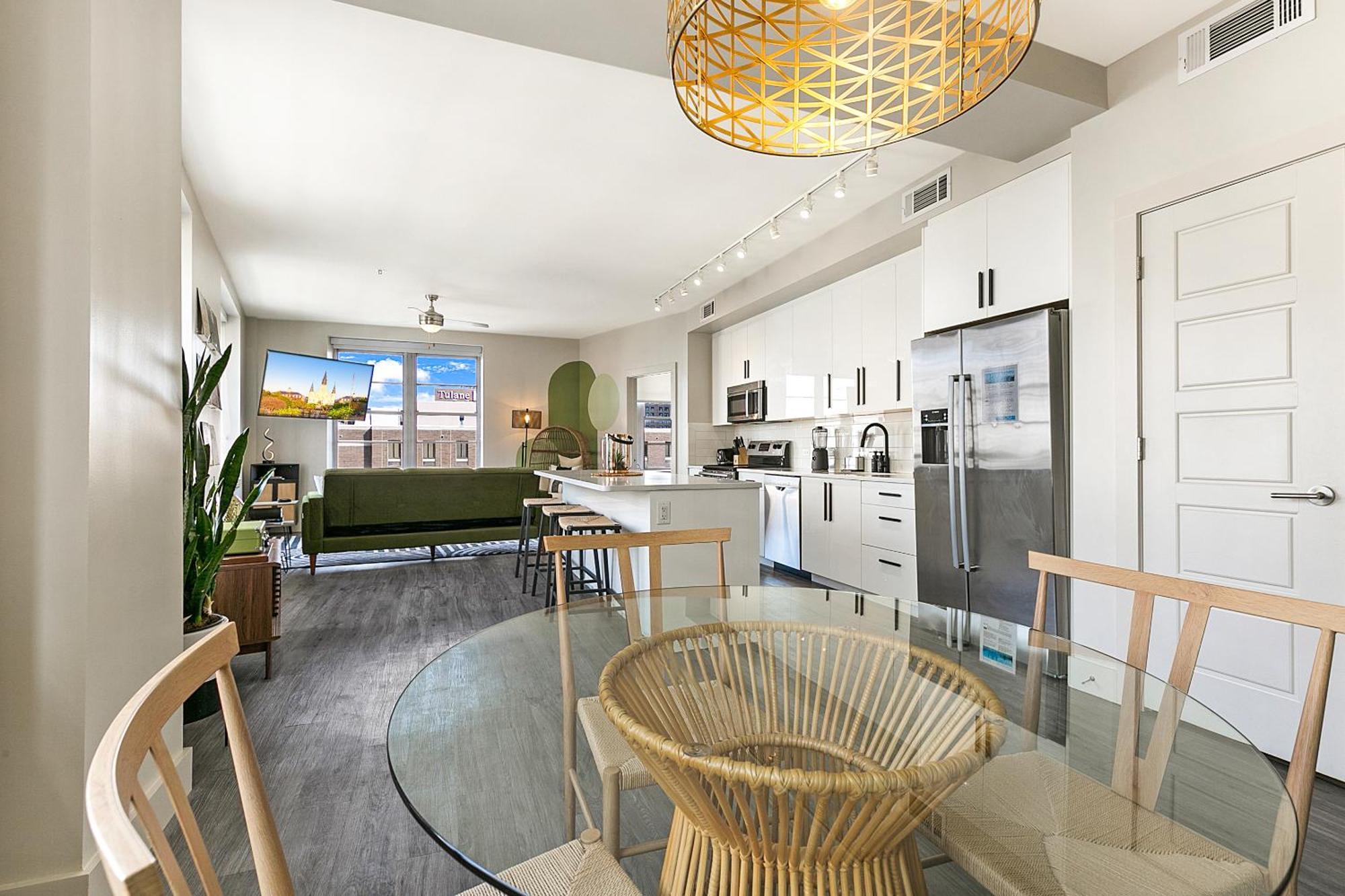 Luxury 2-Bedroom Condo Steps Away From The French Quarter نيو أورلينز المظهر الخارجي الصورة