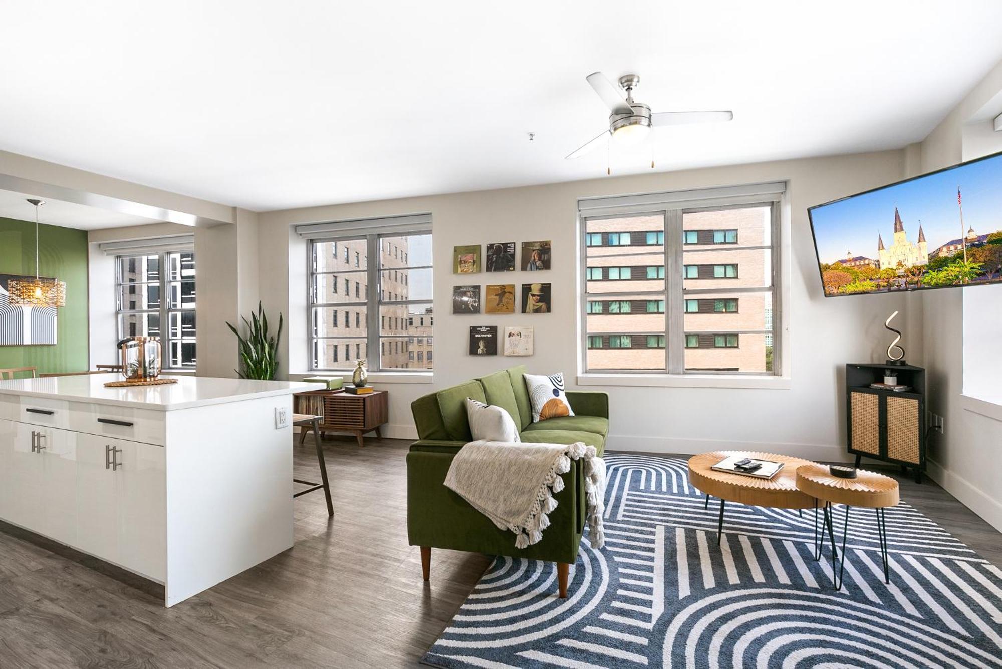 Luxury 2-Bedroom Condo Steps Away From The French Quarter نيو أورلينز المظهر الخارجي الصورة