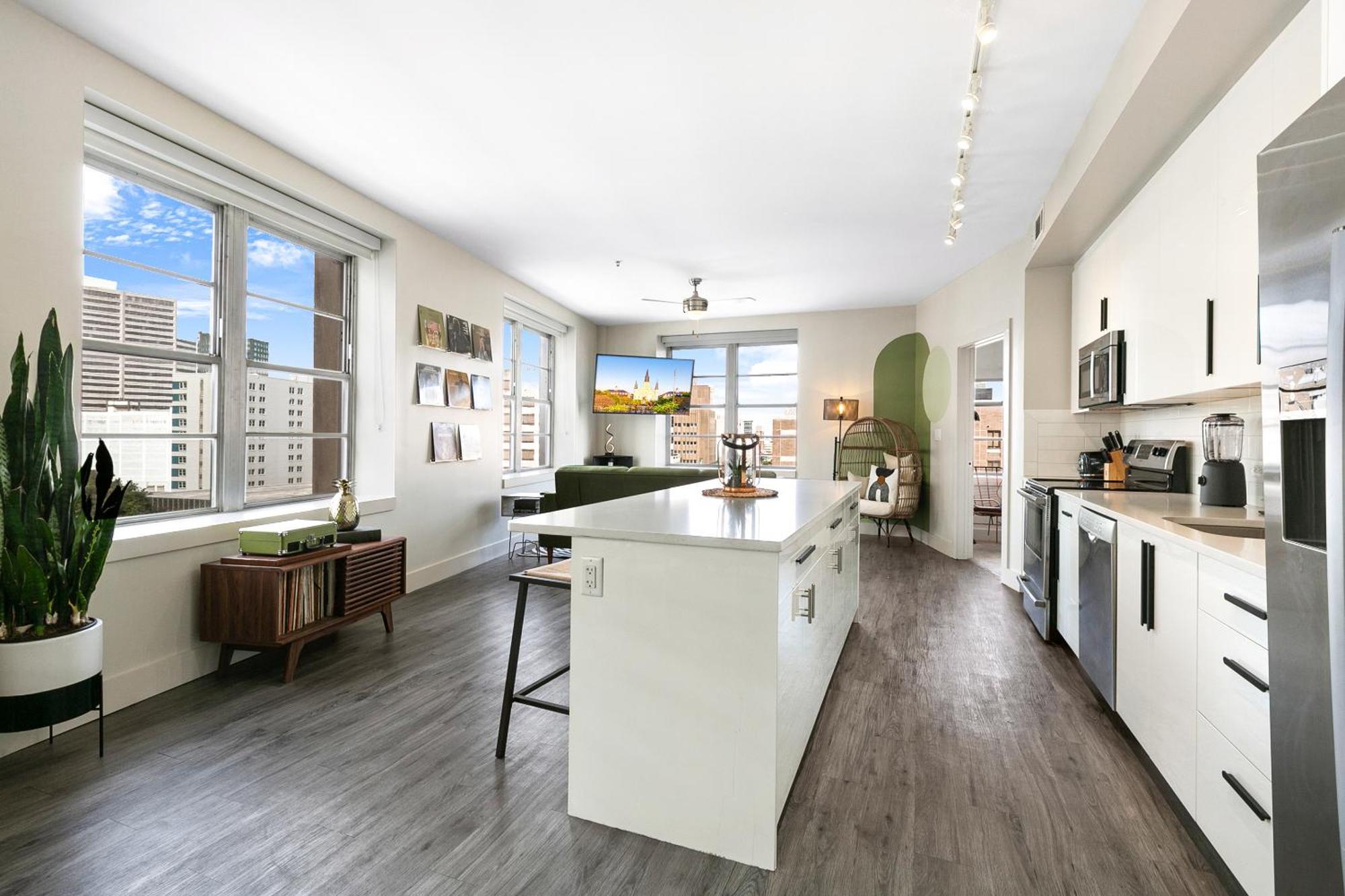 Luxury 2-Bedroom Condo Steps Away From The French Quarter نيو أورلينز المظهر الخارجي الصورة