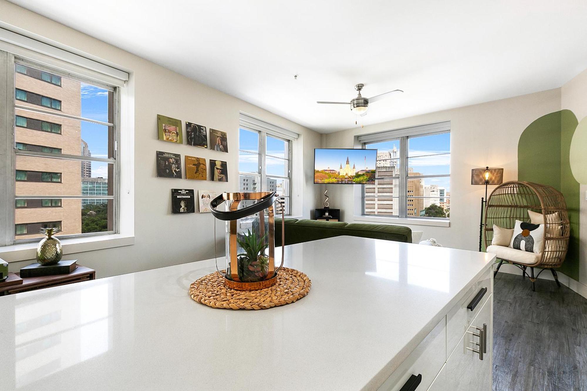 Luxury 2-Bedroom Condo Steps Away From The French Quarter نيو أورلينز المظهر الخارجي الصورة