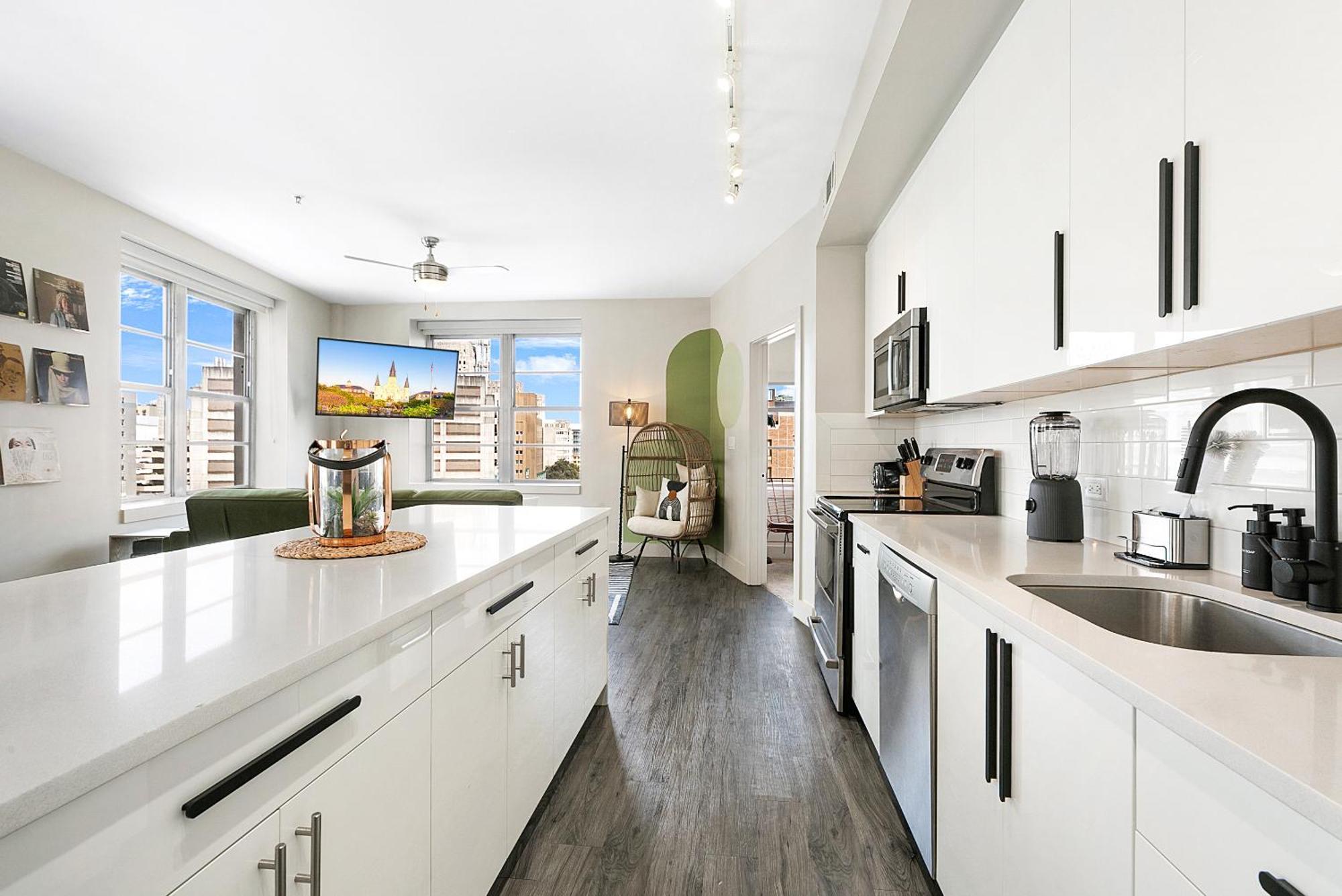 Luxury 2-Bedroom Condo Steps Away From The French Quarter نيو أورلينز المظهر الخارجي الصورة